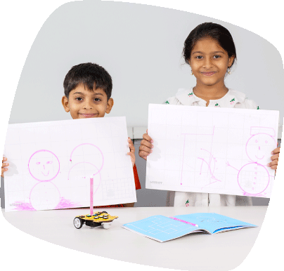 Kids drawing with Wizbot Maxx screen free robot